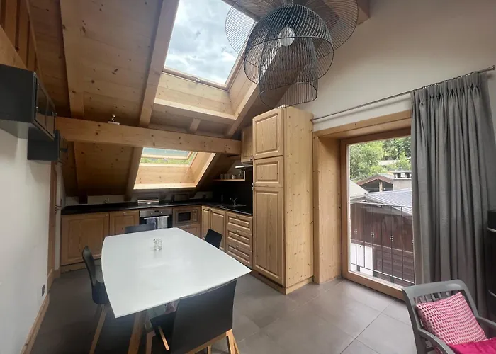 Trailside Town * Chamonix